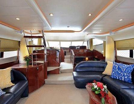 A luxury class yacht, 20 m